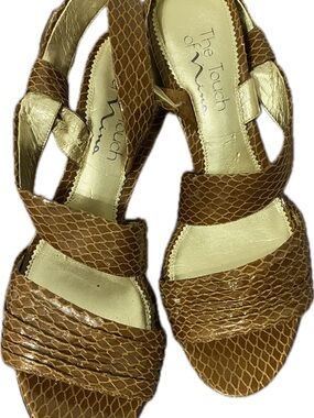 Touch of Nina !!!Brown Croc-Texture Slingback Sandals